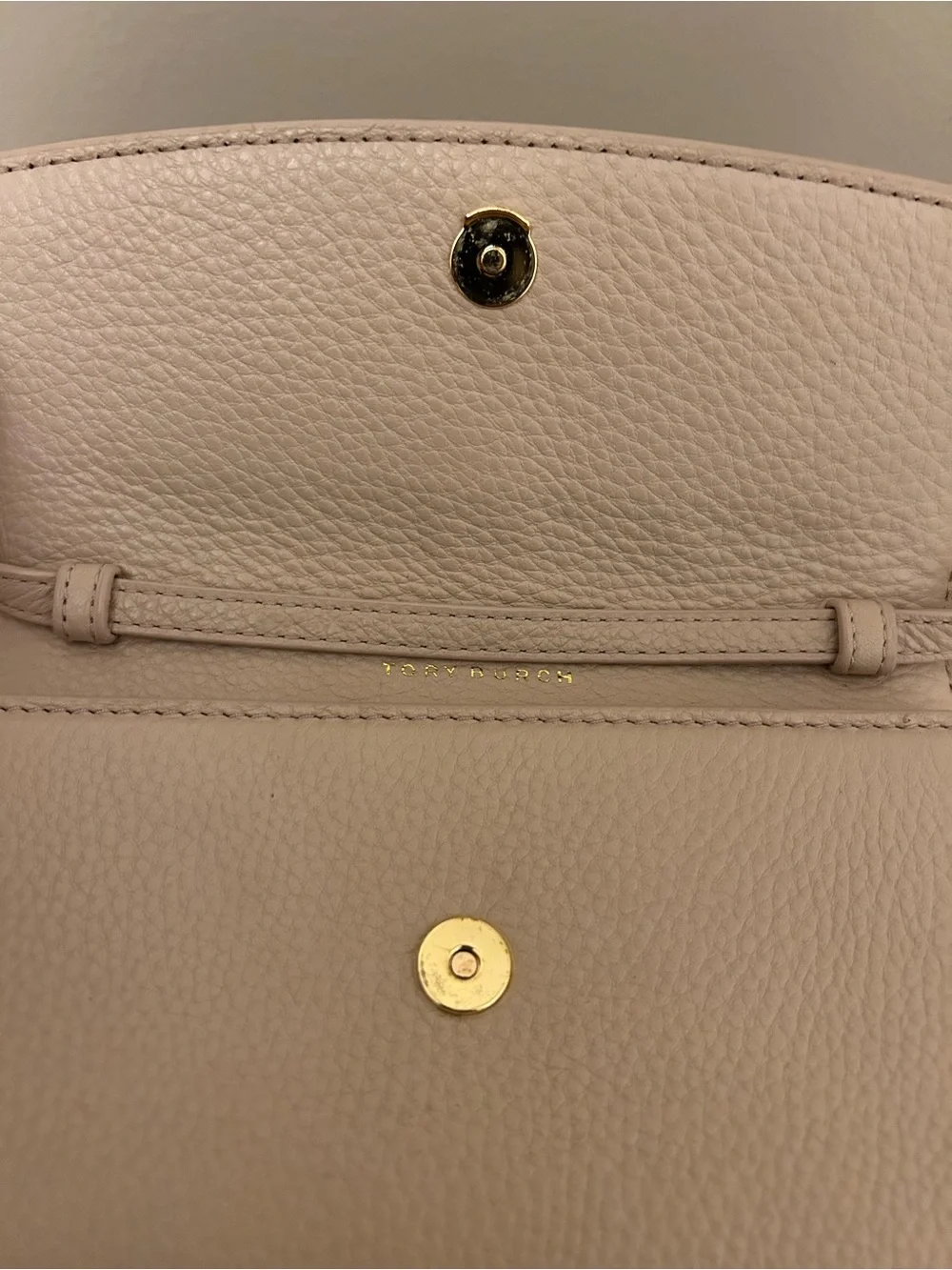 Tory Burch compact pebbled
